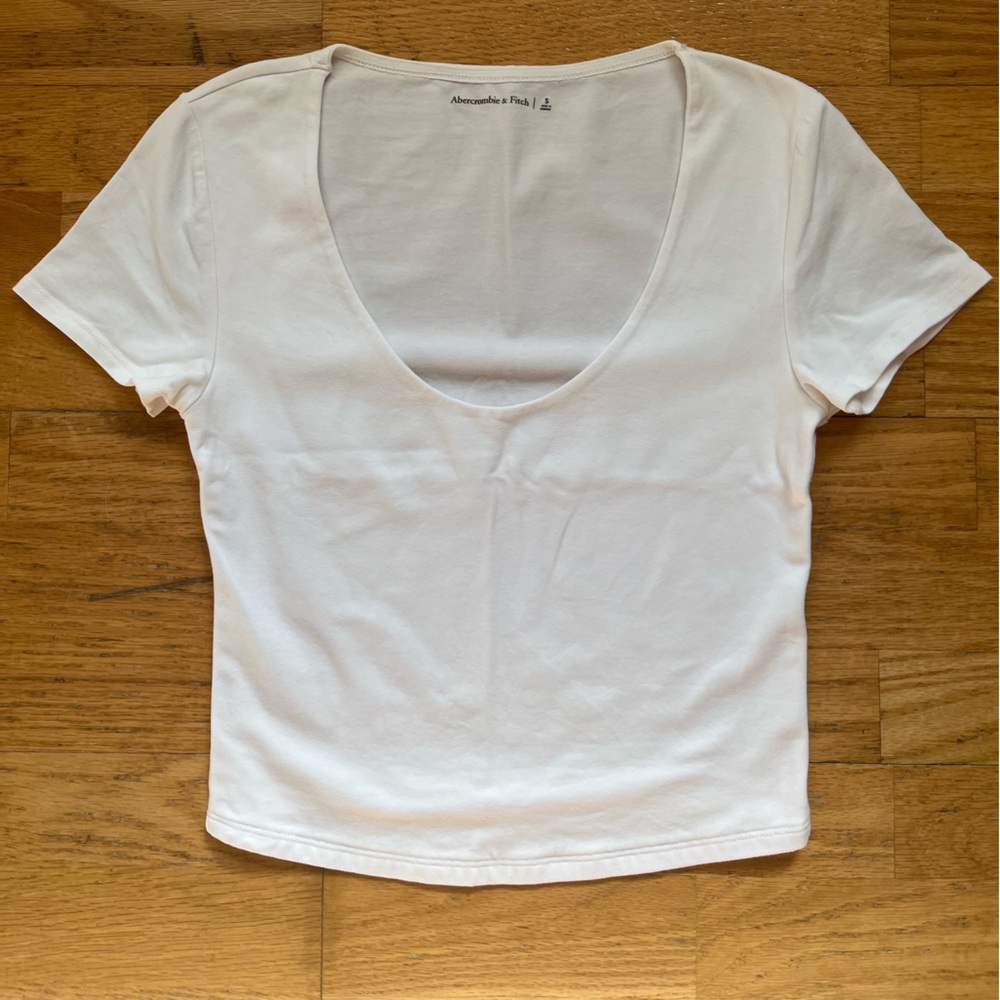Abercrombie & Fitch white cropped baby tee size small